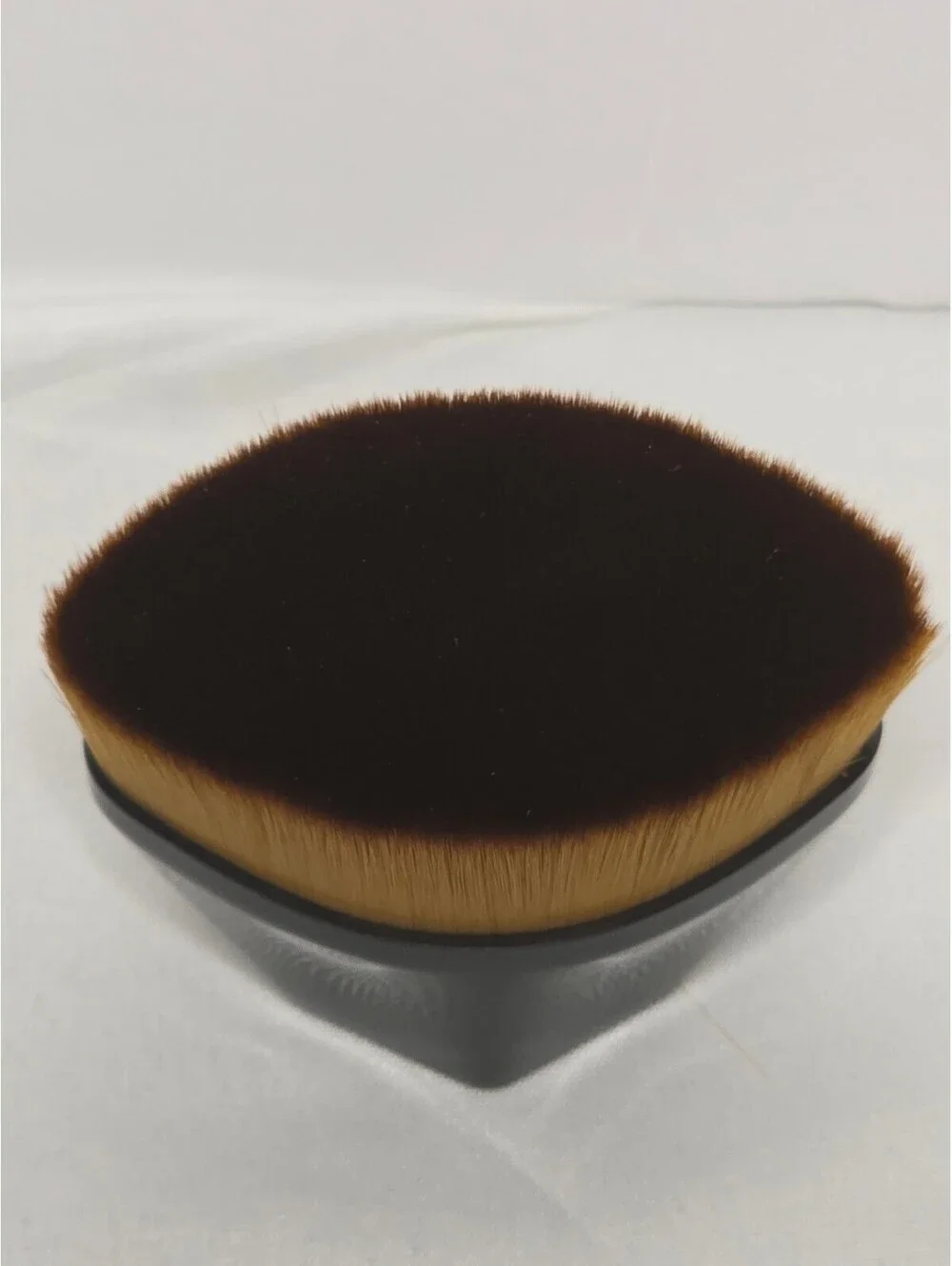 Beautiful Taste Makeup Brush with Soft Bristles and Ergonomic Handle